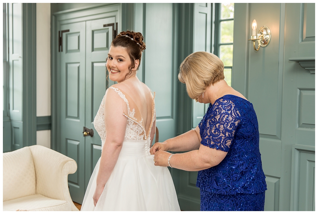 Frederick Maryland wedding. dulaneys overlook wedding. purple and blue wedding. spring wedding. maryalnd wedding photographer, frederick wedding photographer, barn wedding. sunny wedding, 