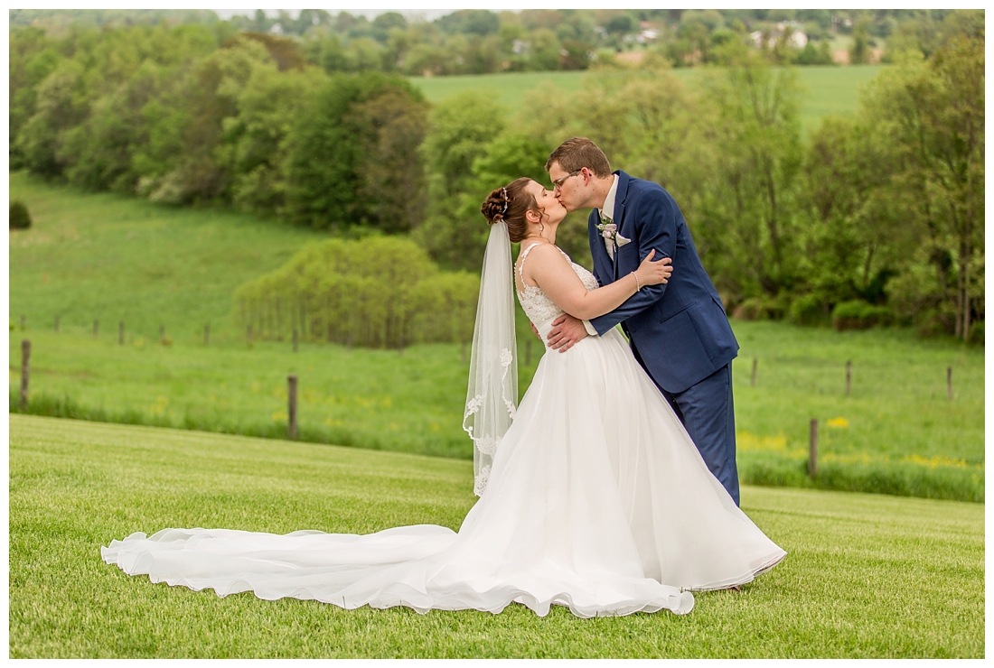 Frederick Maryland wedding. dulaneys overlook wedding. purple and blue wedding. spring wedding. maryalnd wedding photographer, frederick wedding photographer, barn wedding. sunny wedding, 