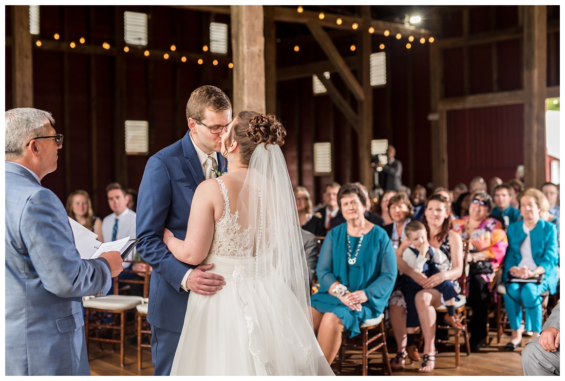 Frederick Maryland wedding. dulaneys overlook wedding. purple and blue wedding. spring wedding. maryalnd wedding photographer, frederick wedding photographer, barn wedding. sunny wedding, 