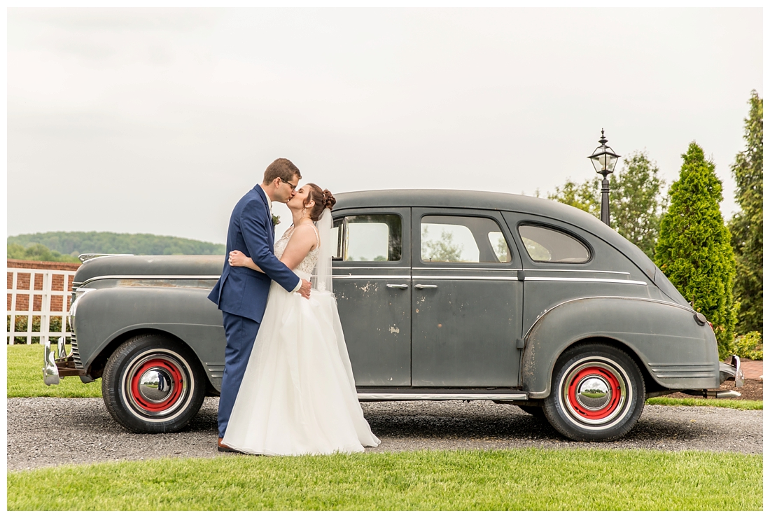 Frederick Maryland wedding. dulaneys overlook wedding. purple and blue wedding. spring wedding. maryalnd wedding photographer, frederick wedding photographer, barn wedding. sunny wedding, 