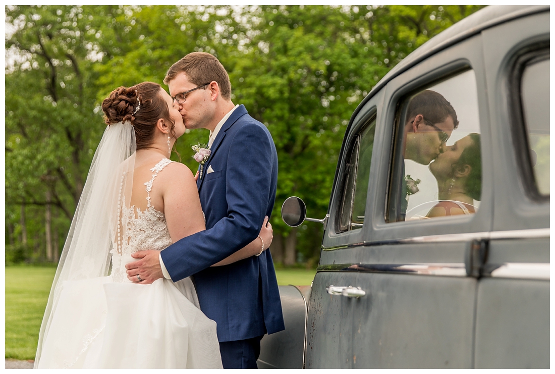 Frederick Maryland wedding. dulaneys overlook wedding. purple and blue wedding. spring wedding. maryalnd wedding photographer, frederick wedding photographer, barn wedding. sunny wedding, 