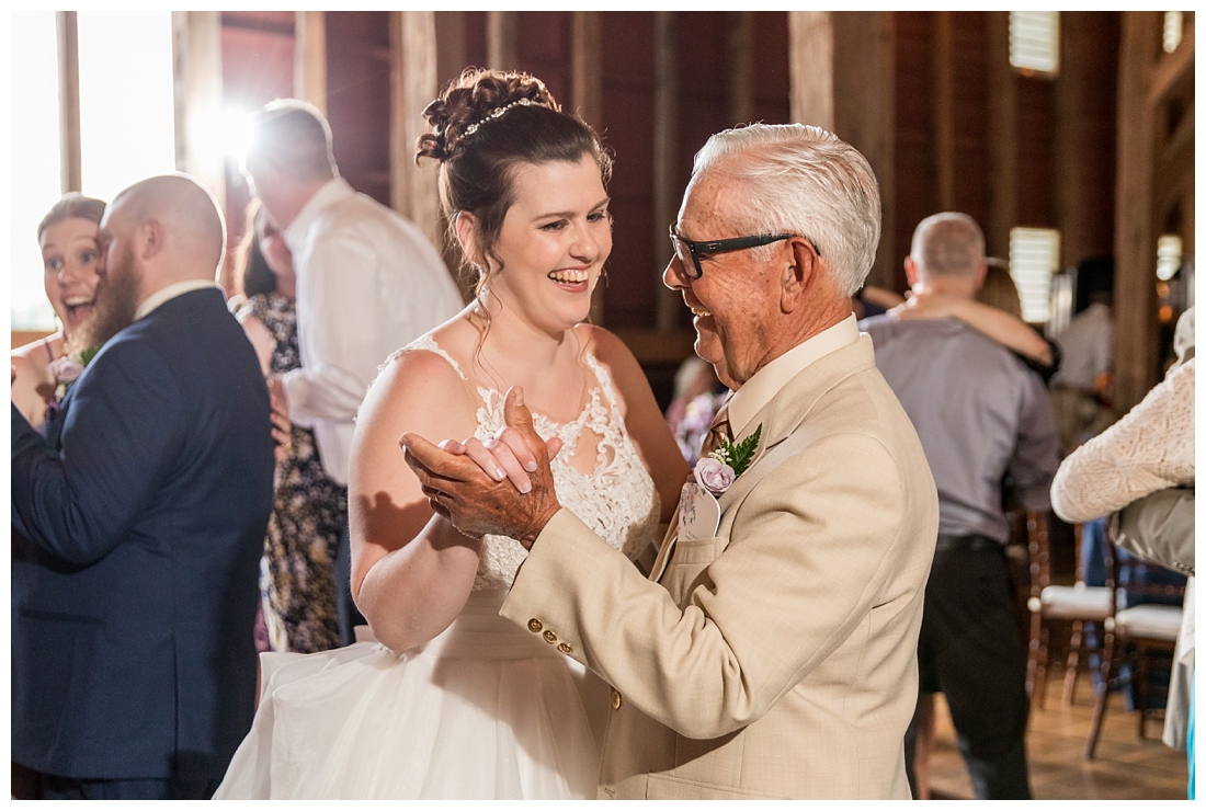 Frederick Maryland wedding. dulaneys overlook wedding. purple and blue wedding. spring wedding. maryalnd wedding photographer, frederick wedding photographer, barn wedding. sunny wedding, 