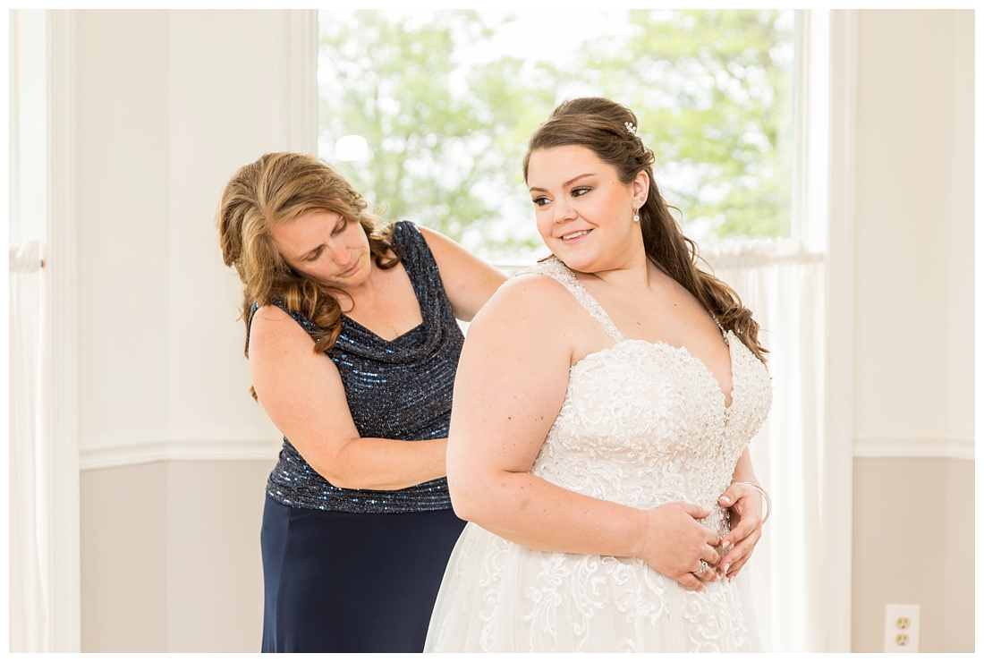 Baltimore Maryland wedding photographer, eastern yacht club wedding, baltimore wedding, essex wedding, spring wedding, 2019 couple. waterfront wedding, chesapeake bay wedding