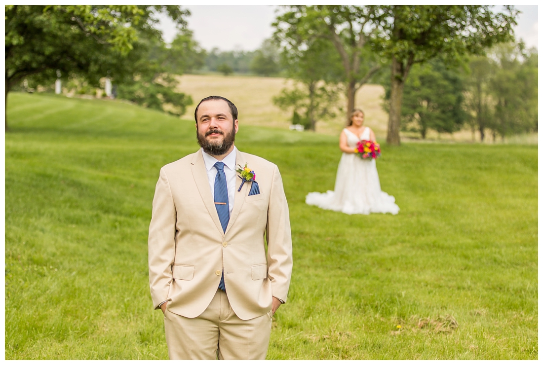 Ostertag Vista Spring Wedding. Frederick Maryland Wedding Photographer. Barn Wedding. Farm Wedding. Bright florals. 