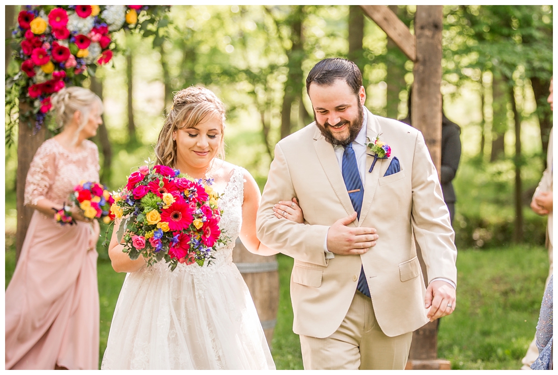 Ostertag Vista Spring Wedding. Frederick Maryland Wedding Photographer. Barn Wedding. Farm Wedding. Bright florals. 