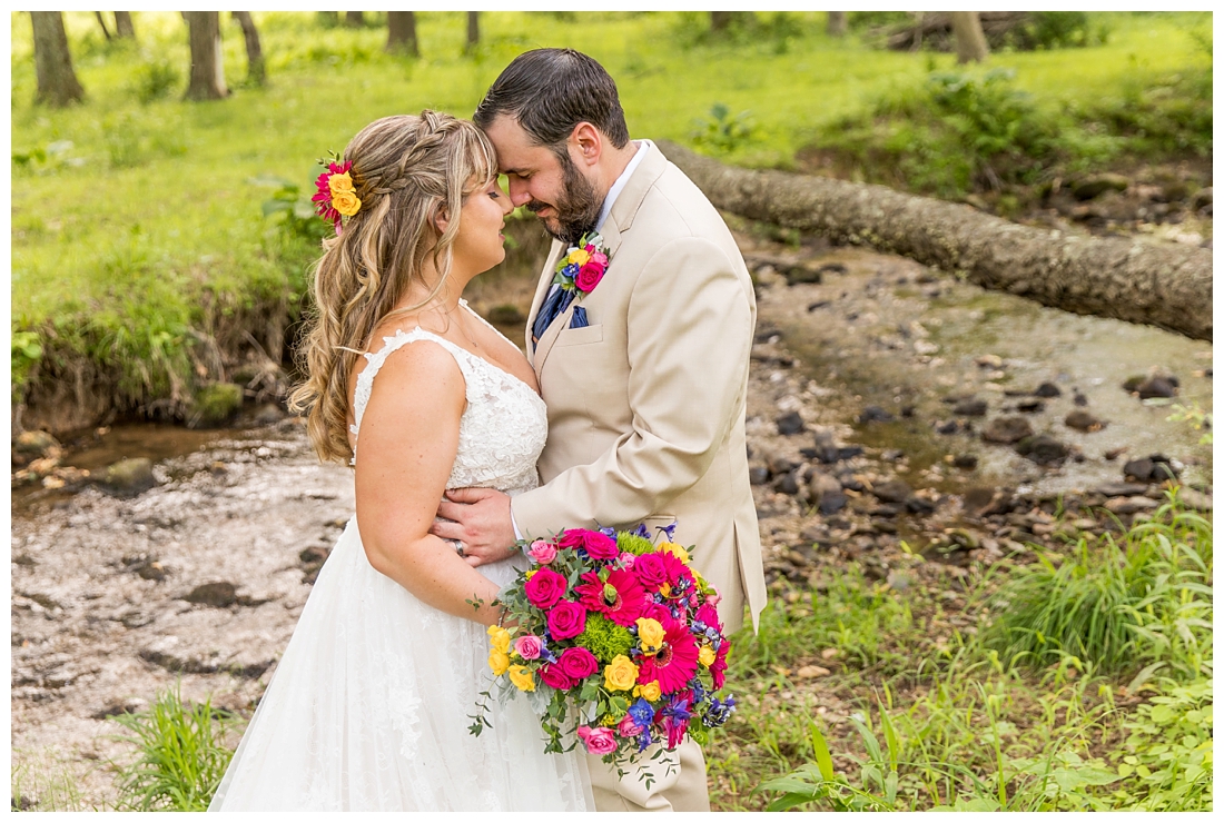 Ostertag Vista Spring Wedding. Frederick Maryland Wedding Photographer. Barn Wedding. Farm Wedding. Bright florals. 