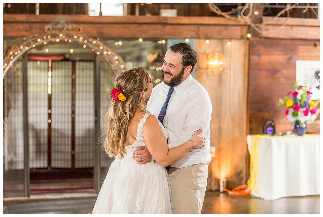 Ostertag Vista Spring Wedding. Frederick Maryland Wedding Photographer. Barn Wedding. Farm Wedding. Bright florals. 