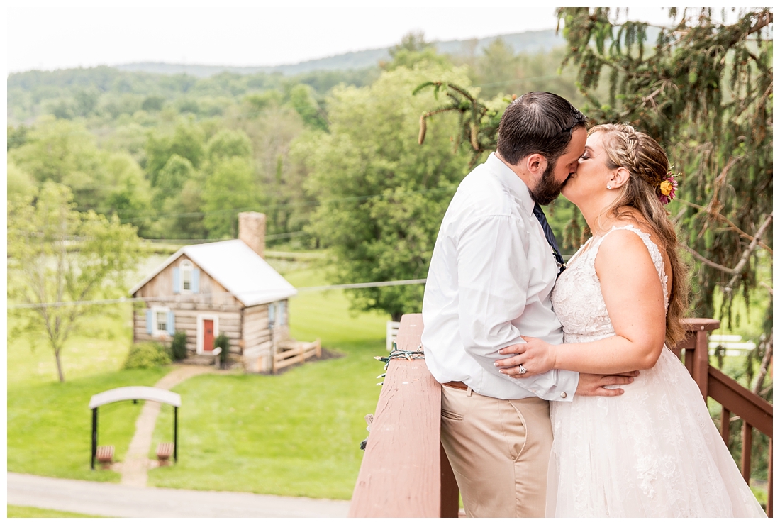 Ostertag Vista Spring Wedding. Frederick Maryland Wedding Photographer. Barn Wedding. Farm Wedding. Bright florals. 