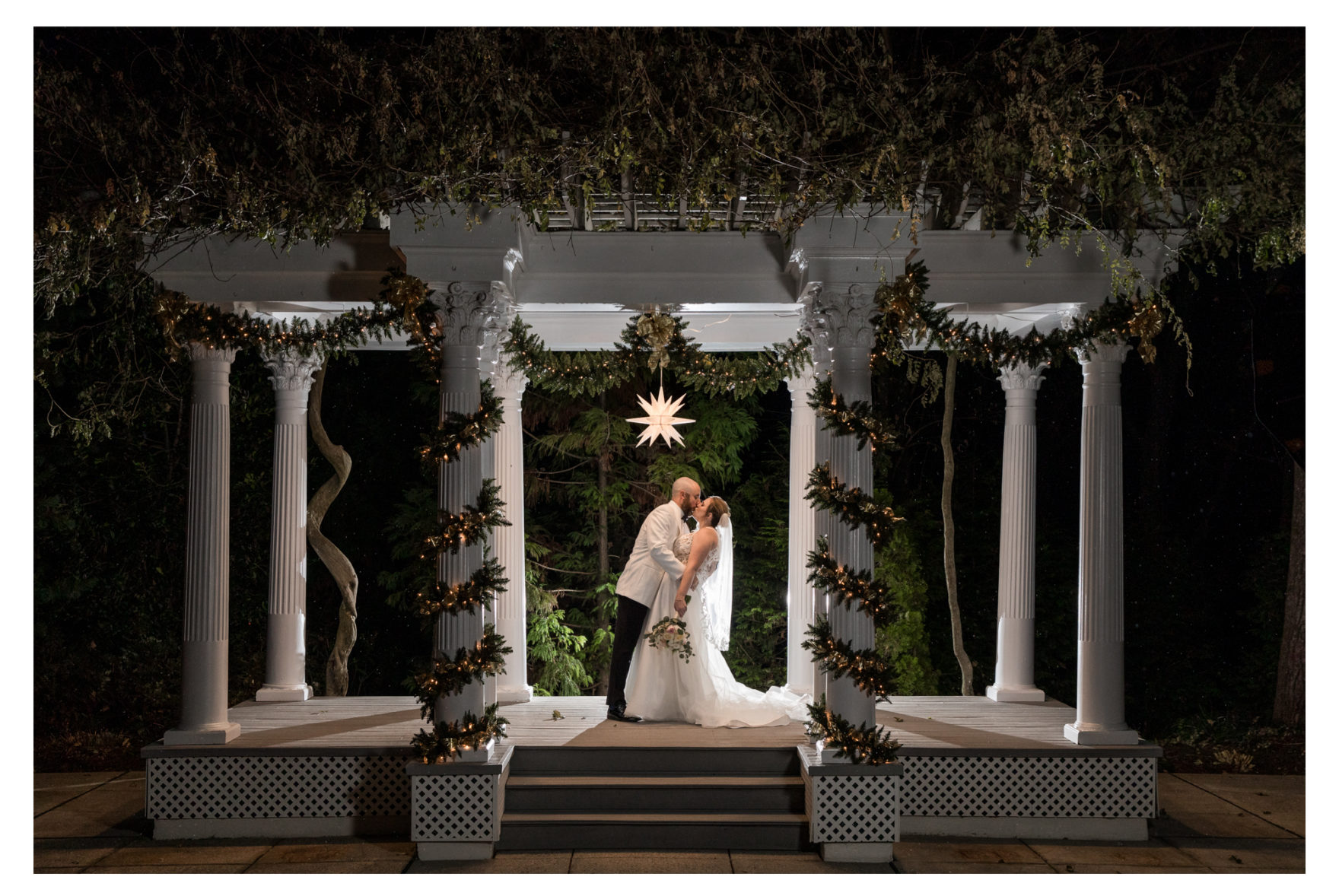 Cold Rainy Fall Wedding Day. Frederick Maryland Wedding Photographer. Frederick Weddings. Ceresville Mansion. Dreary Wedding Day