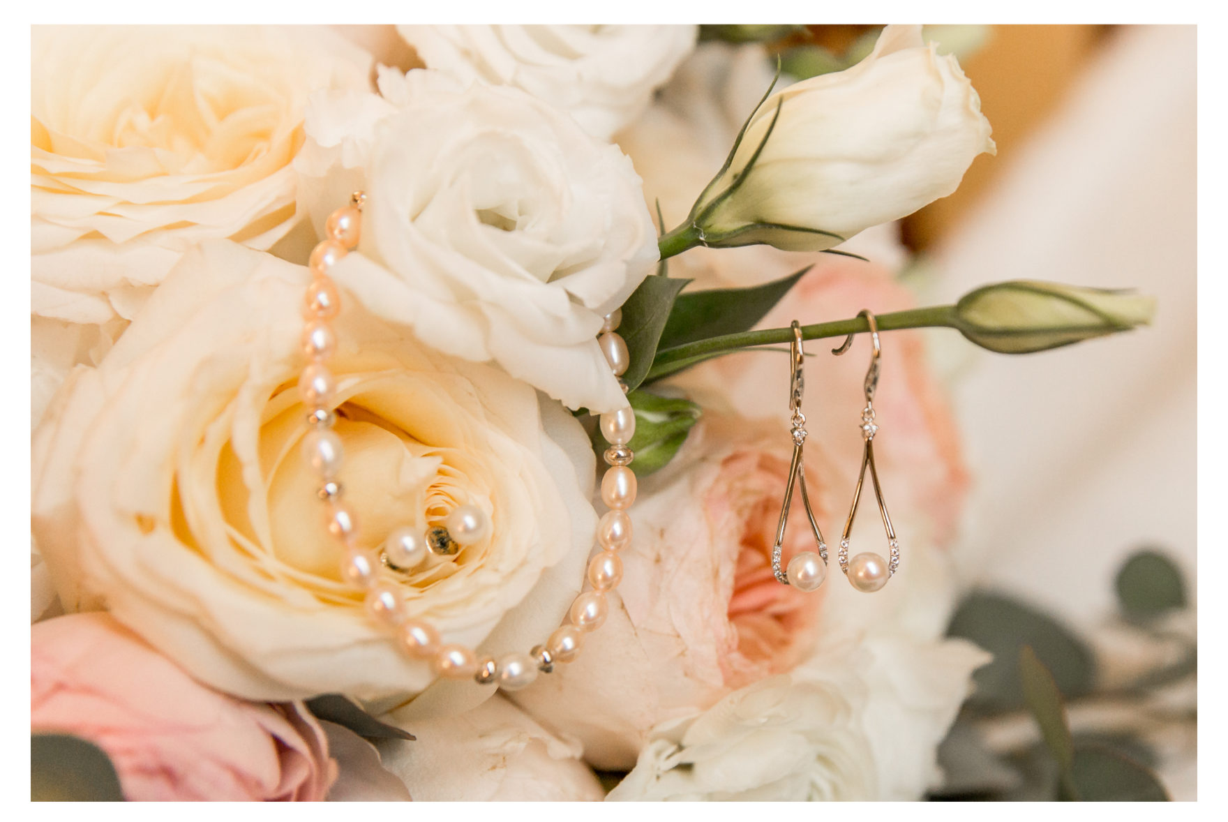 Cold Rainy Fall Wedding Day. Frederick Maryland Wedding Photographer. Frederick Weddings. Ceresville Mansion. Dreary Wedding Day