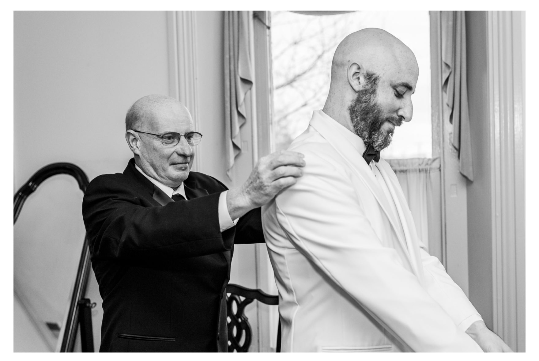 Cold Rainy Fall Wedding Day. Frederick Maryland Wedding Photographer. Frederick Weddings. Ceresville Mansion. Dreary Wedding Day