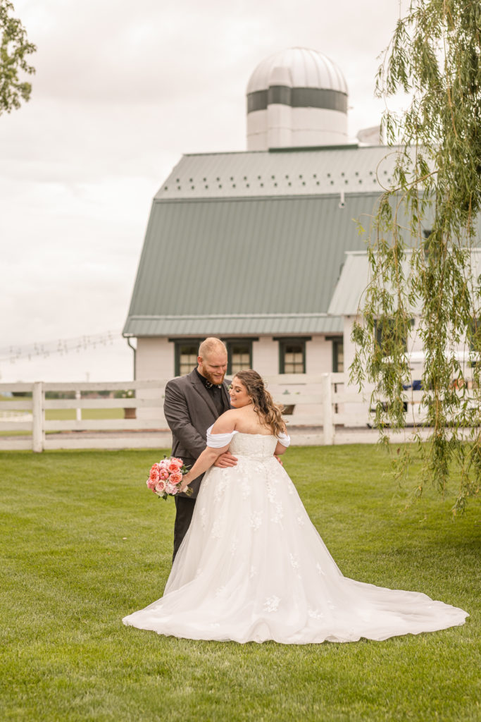 Bluebird manor, Barn Wedding, rainy spring wedding, spring wedding, may wedding, private dance, indoor ceremony, bride and groom, portraits