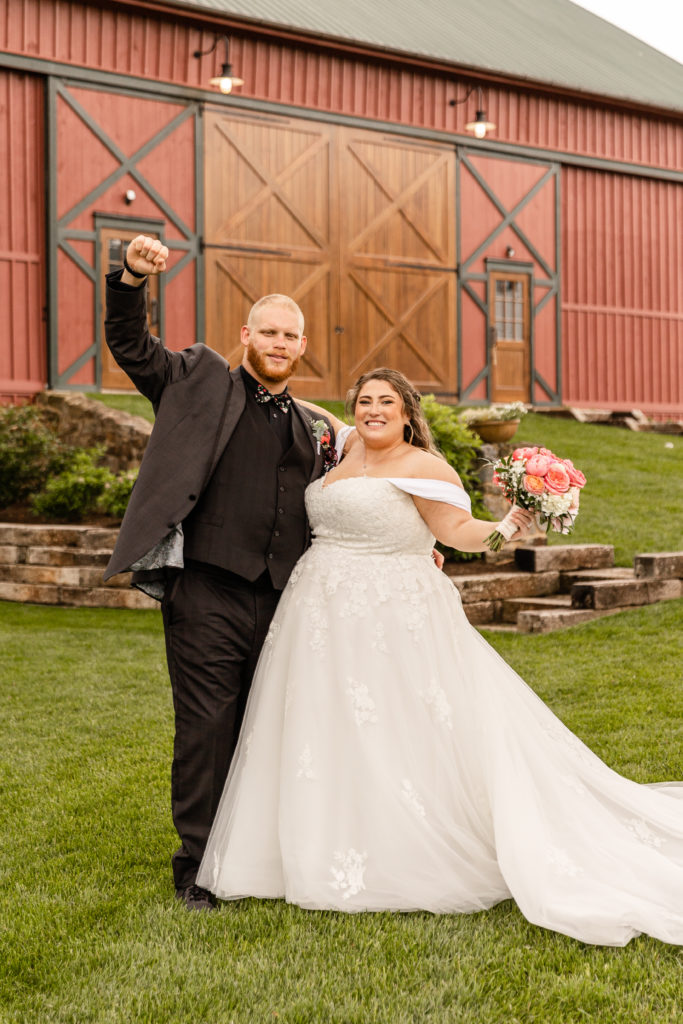 Bluebird manor, Barn Wedding, rainy spring wedding, spring wedding, may wedding, private dance, indoor ceremony, bride and groom, portraits